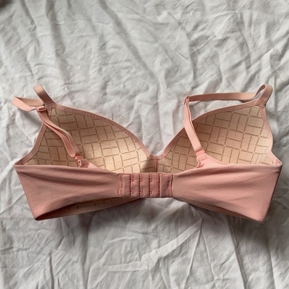 Victoria’s Secret No Wire Bra - Picture 2 of 3